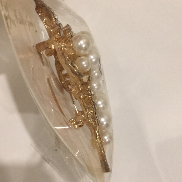 FASHION JEWELRY Women’s Pearl Brooch - Picture 6 of 6